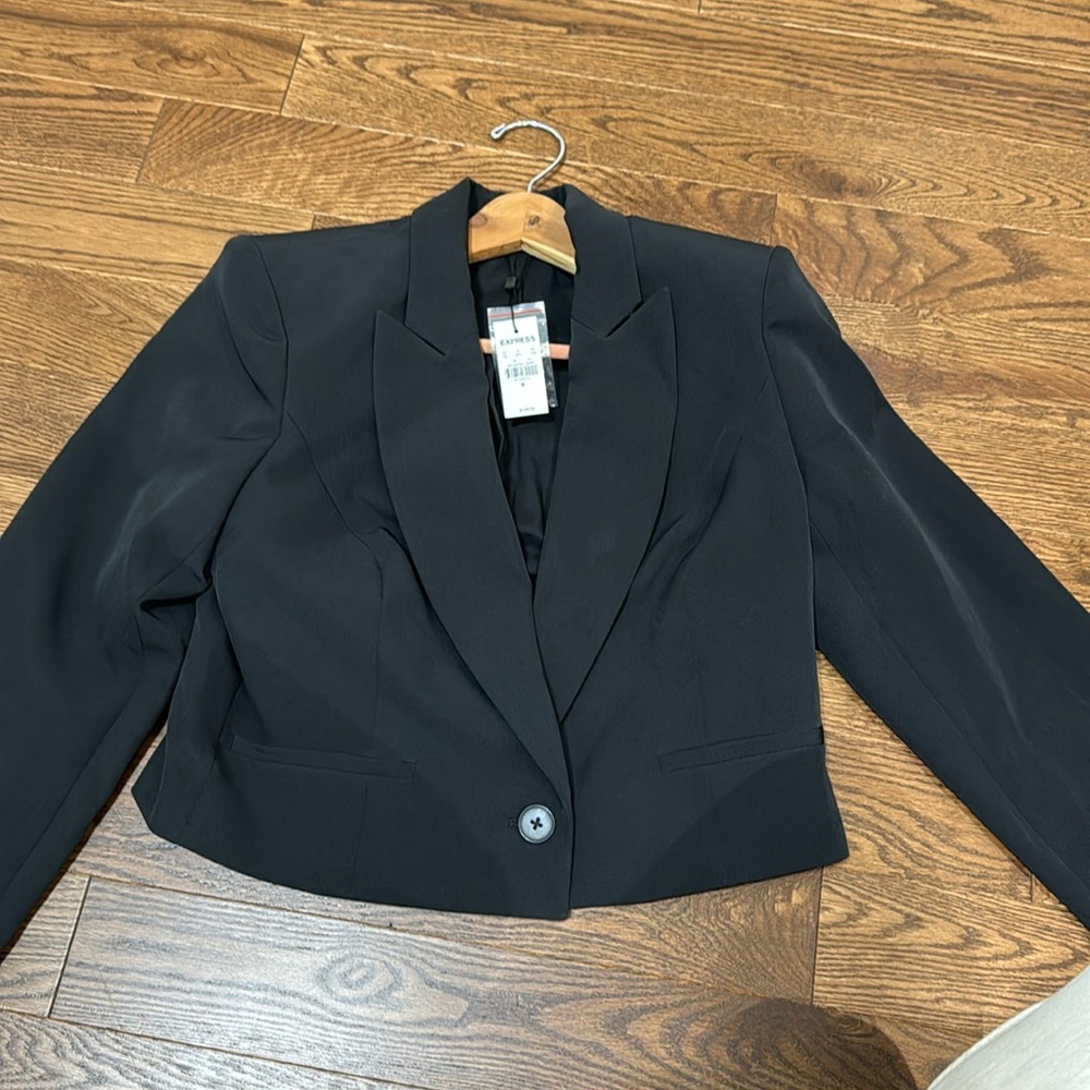 Black cropped blazer